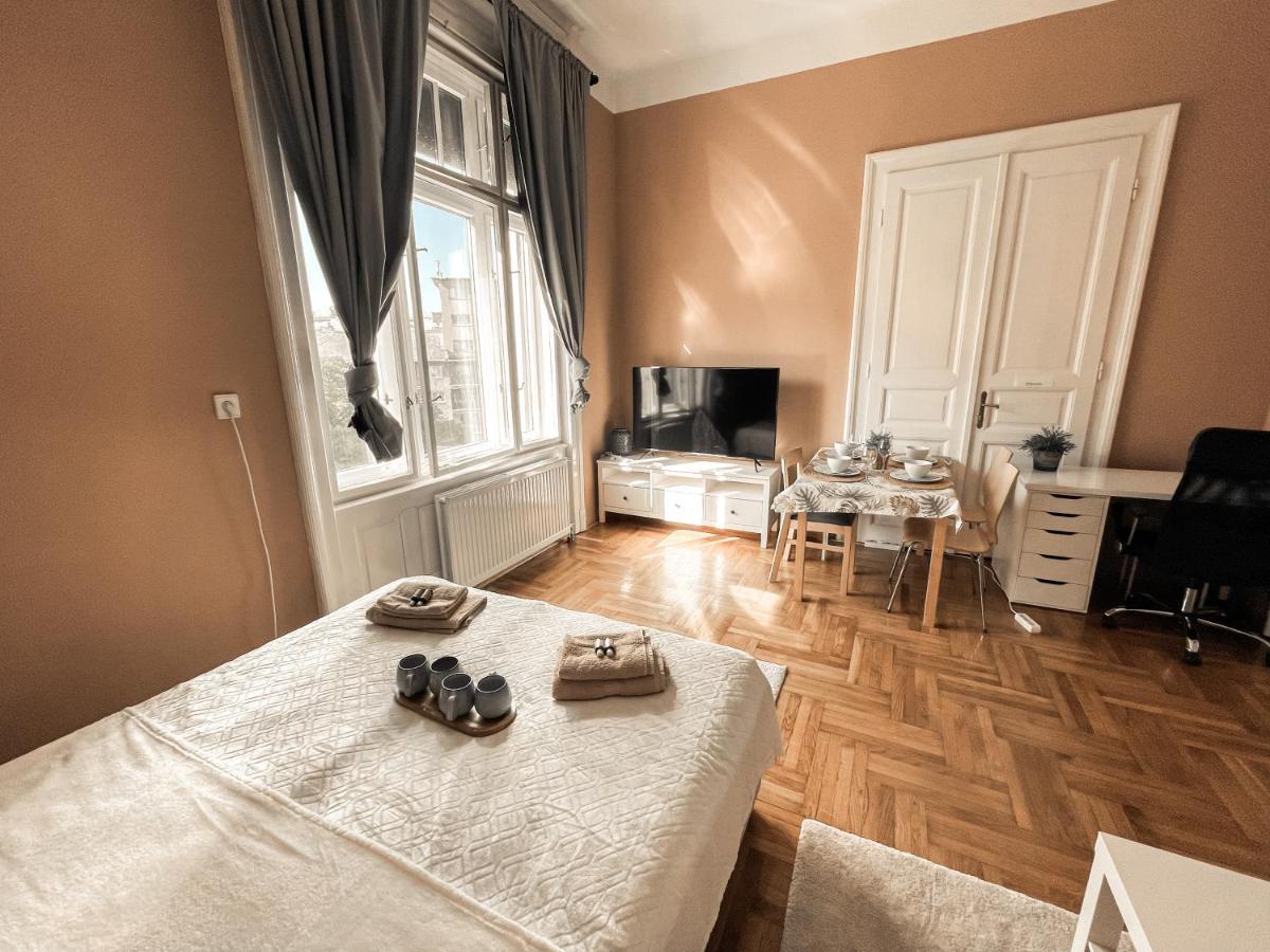 Apartment Boho Central Buda Close To Gellert Thermal Bath Budapest